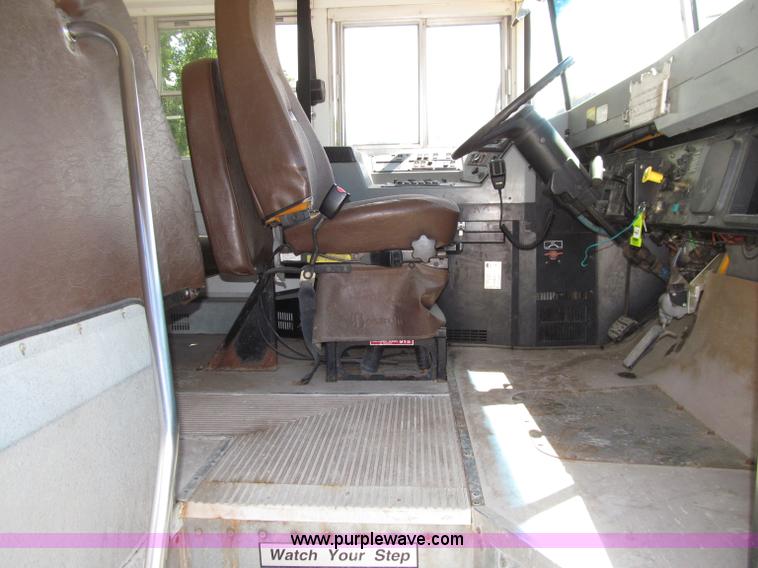 image for item D7451 2003 International 3800 school bus