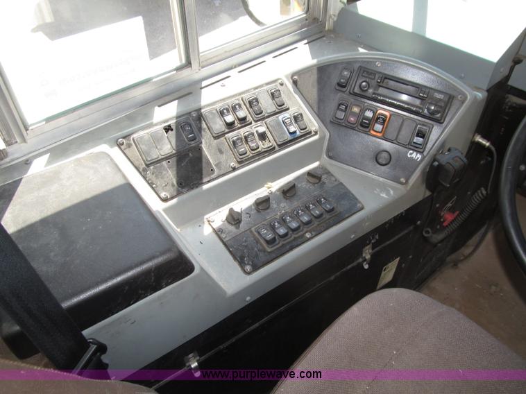 image for item D7451 2003 International 3800 school bus