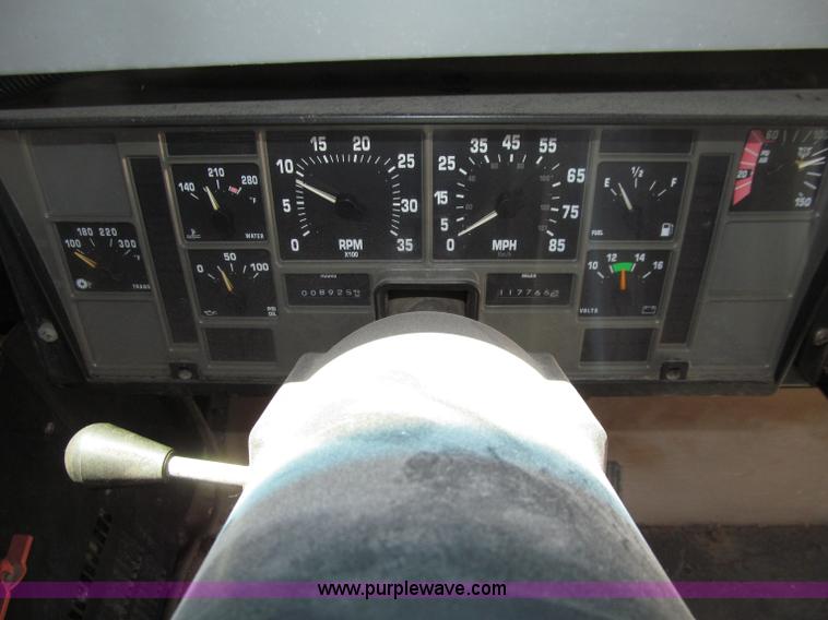 image for item D7451 2003 International 3800 school bus