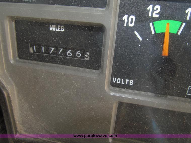 image for item D7451 2003 International 3800 school bus