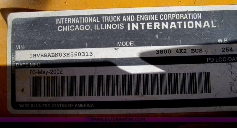 image for item D7451 2003 International 3800 school bus