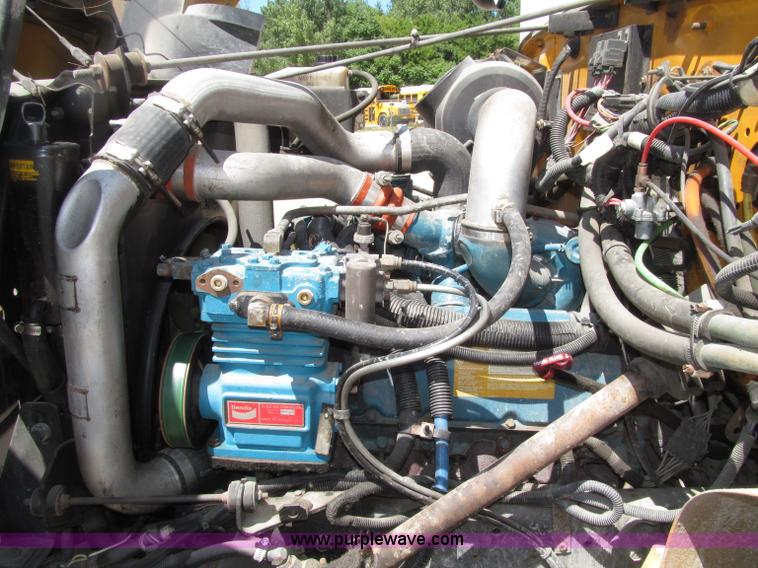 image for item D7451 2003 International 3800 school bus