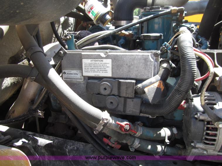 image for item D7451 2003 International 3800 school bus