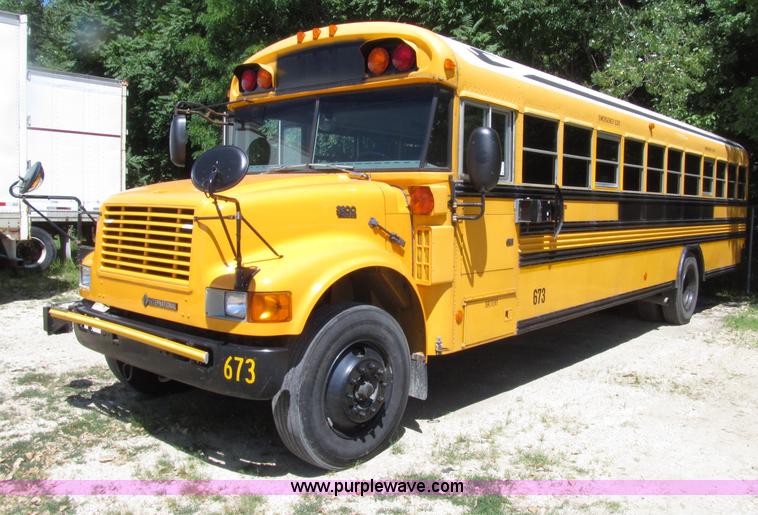 image for item D7452 2003 International 3800 school bus