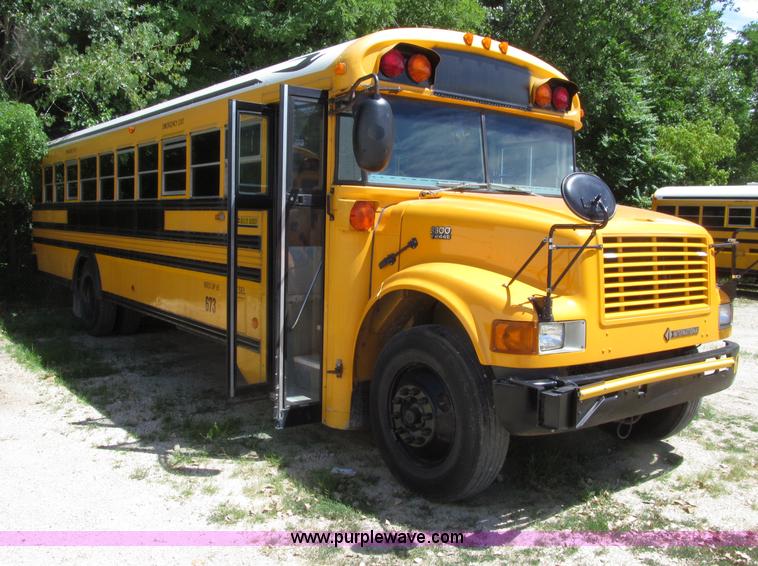 image for item D7452 2003 International 3800 school bus