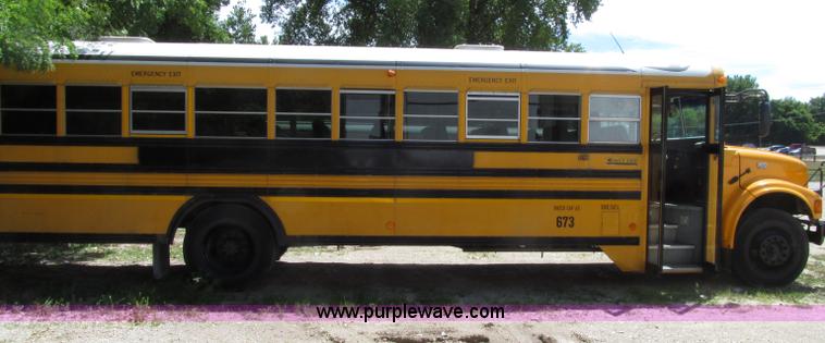 image for item D7452 2003 International 3800 school bus
