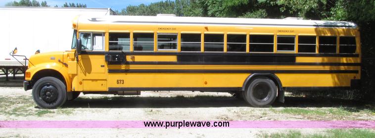 image for item D7452 2003 International 3800 school bus