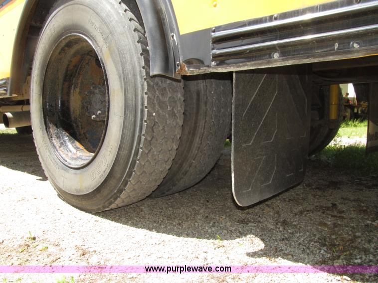 image for item D7452 2003 International 3800 school bus