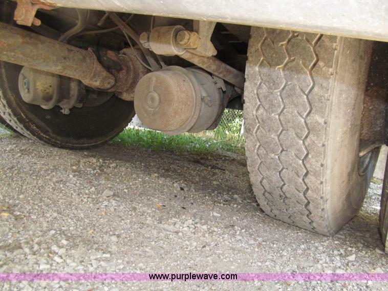 image for item D7452 2003 International 3800 school bus