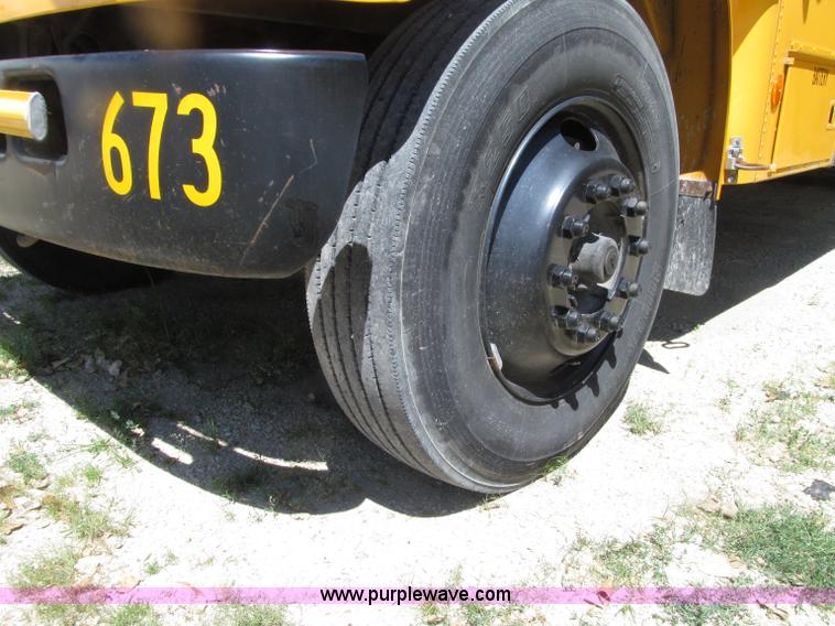 image for item D7452 2003 International 3800 school bus