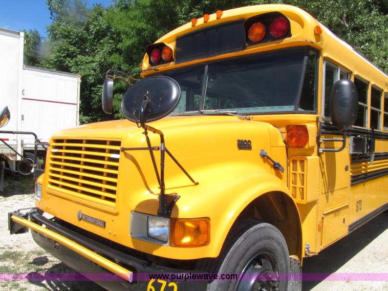 image for item D7452 2003 International 3800 school bus