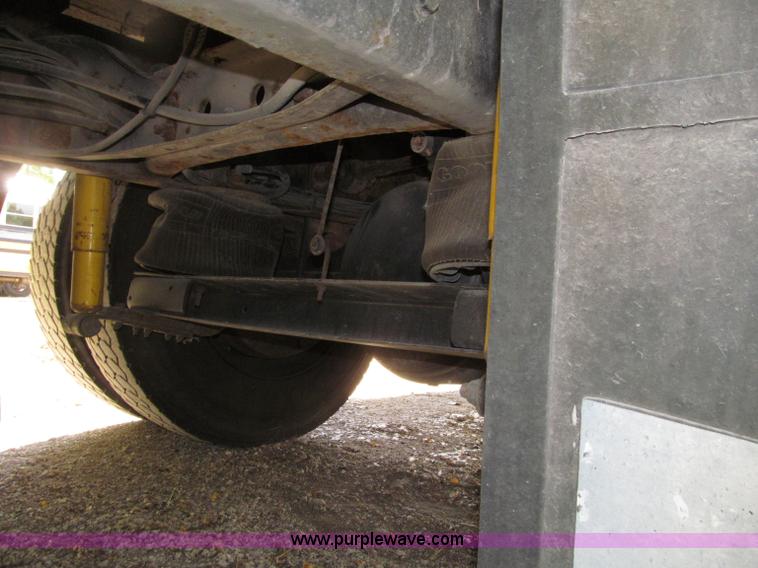 image for item D7452 2003 International 3800 school bus