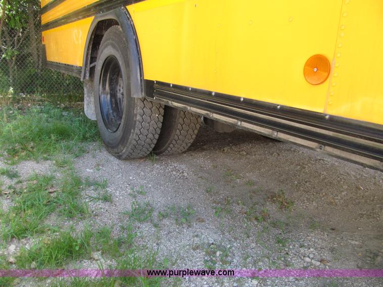 image for item D7452 2003 International 3800 school bus