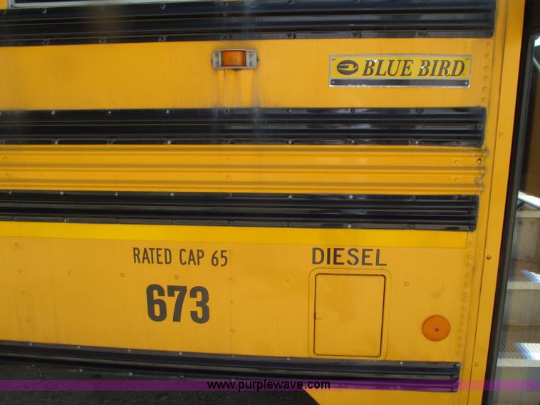 image for item D7452 2003 International 3800 school bus