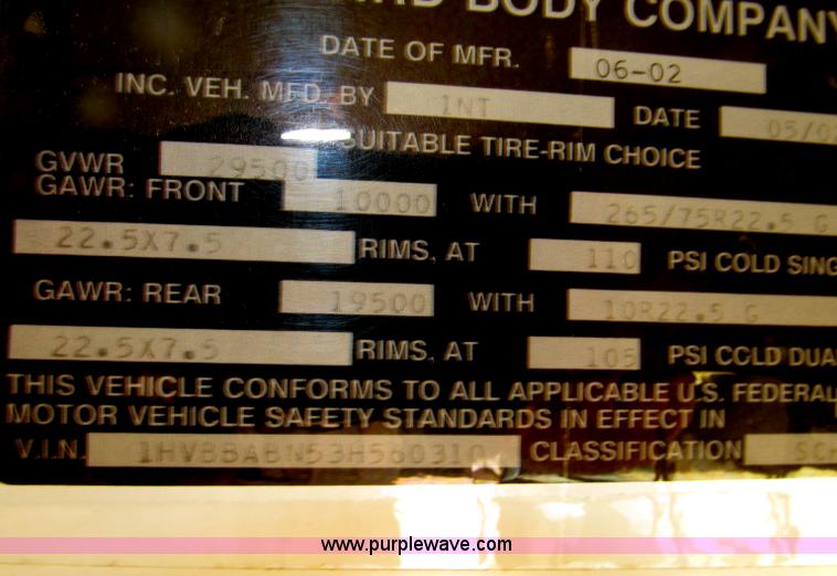 image for item D7452 2003 International 3800 school bus