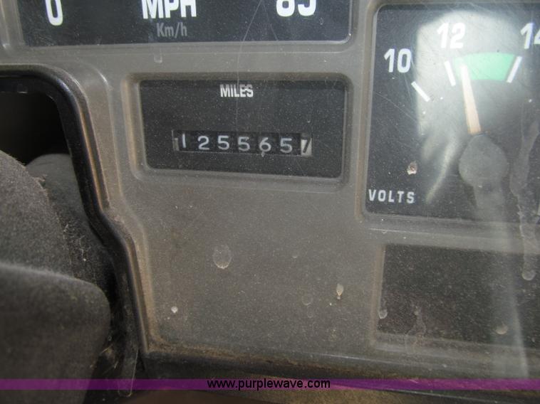 image for item D7452 2003 International 3800 school bus