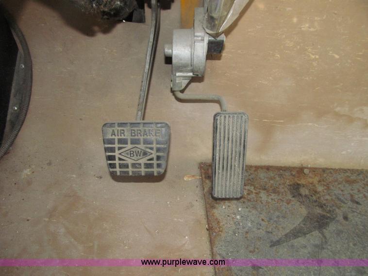 image for item D7452 2003 International 3800 school bus