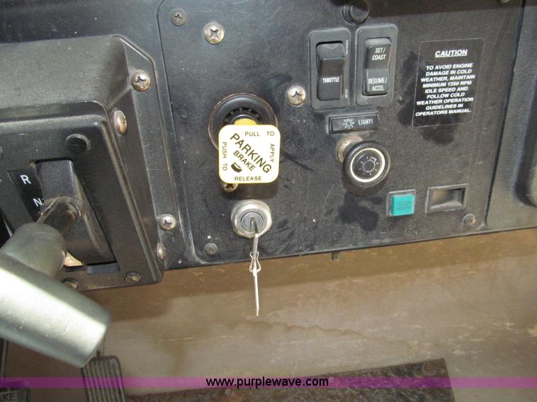 image for item D7452 2003 International 3800 school bus