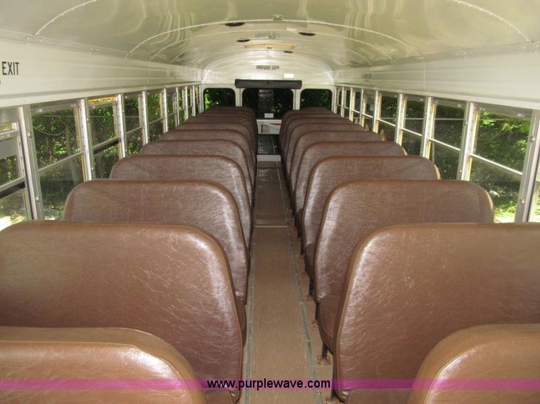 image for item D7452 2003 International 3800 school bus