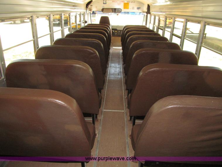 image for item D7452 2003 International 3800 school bus
