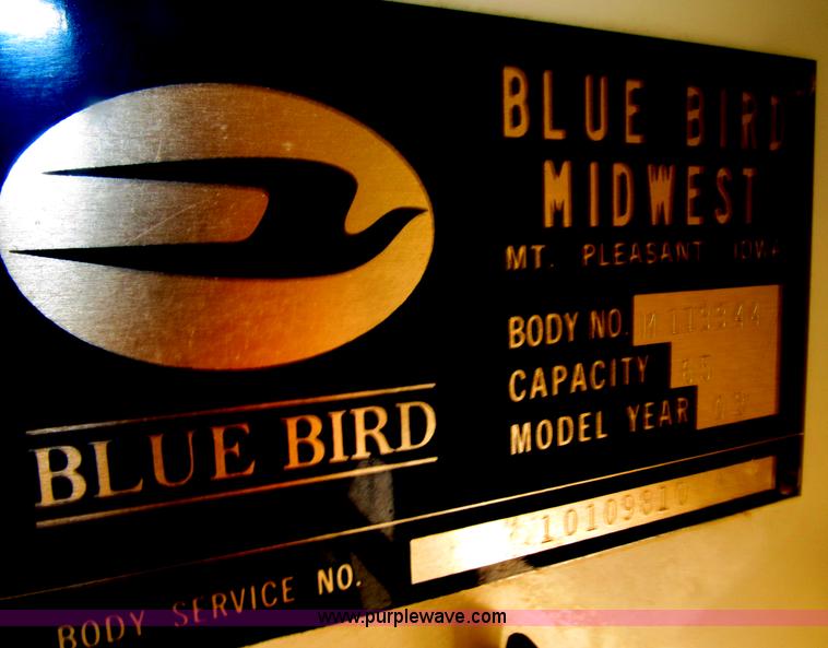 image for item D7452 2003 International 3800 school bus