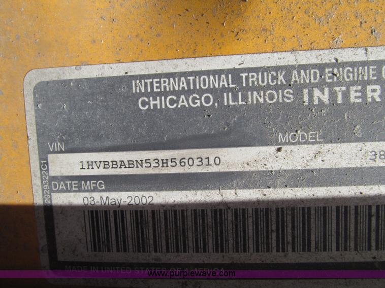 image for item D7452 2003 International 3800 school bus