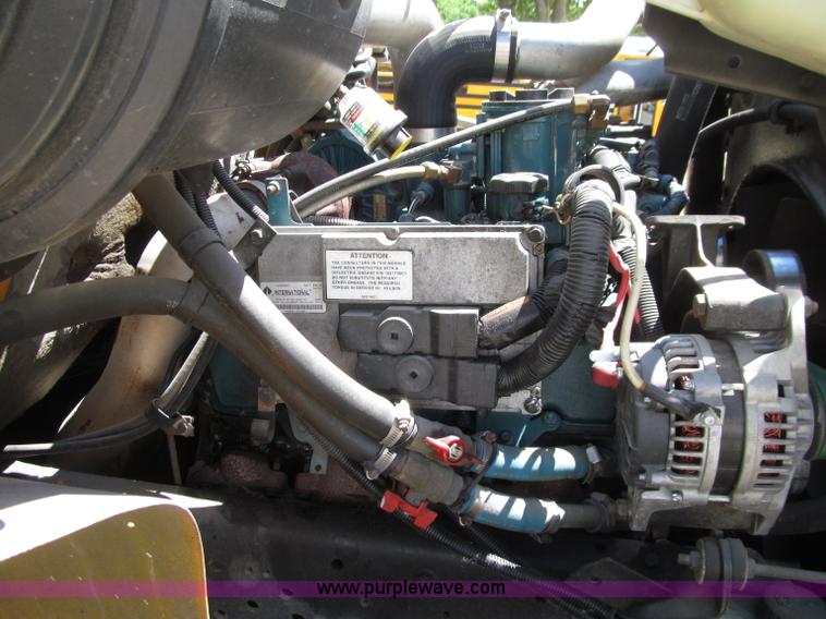 image for item D7452 2003 International 3800 school bus