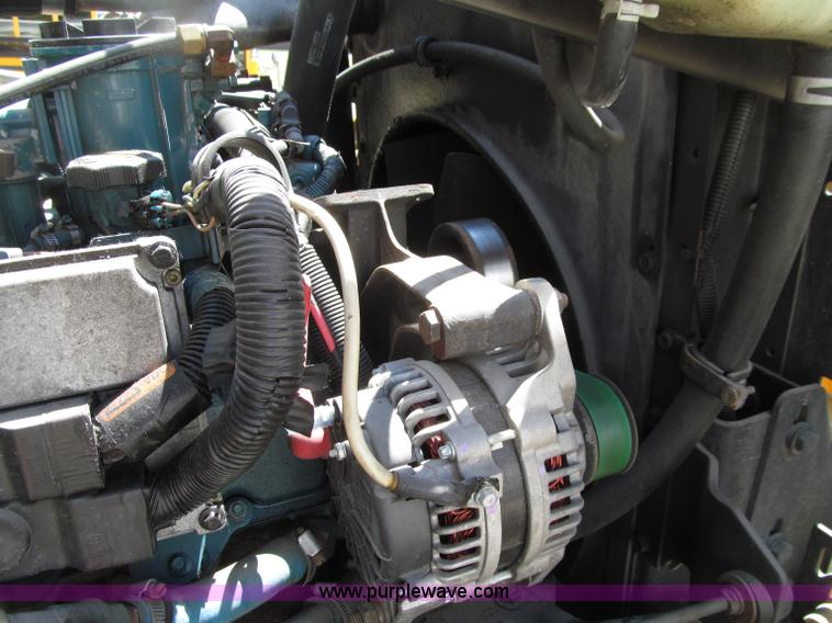 image for item D7452 2003 International 3800 school bus