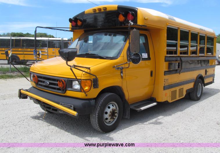 image for item D7454 2005 Ford Econoline E450 school bus