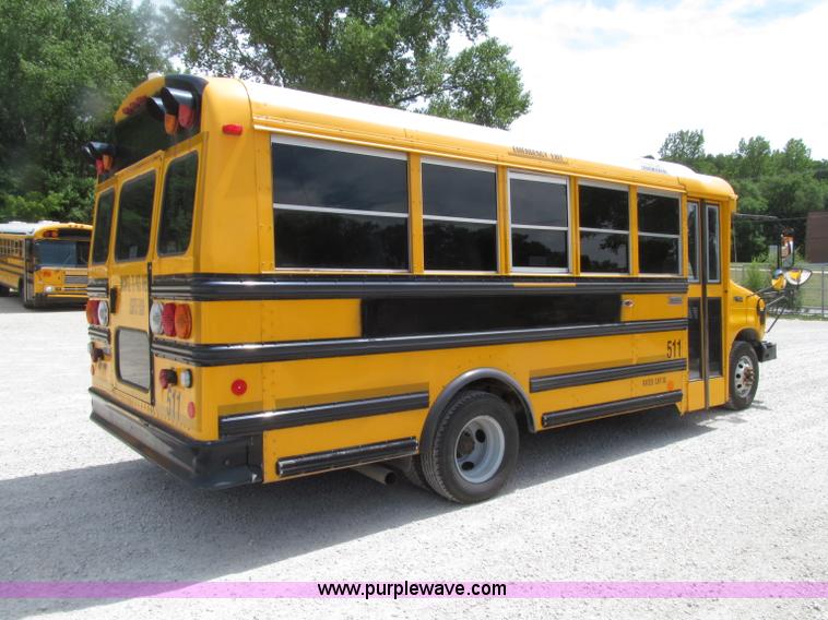 image for item D7454 2005 Ford Econoline E450 school bus