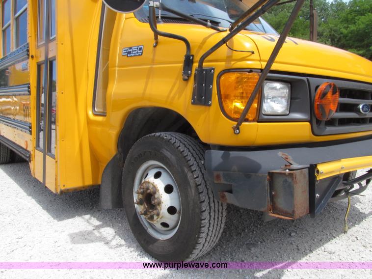 image for item D7454 2005 Ford Econoline E450 school bus