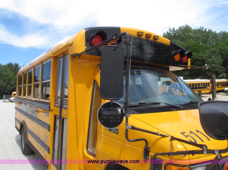 image for item D7454 2005 Ford Econoline E450 school bus