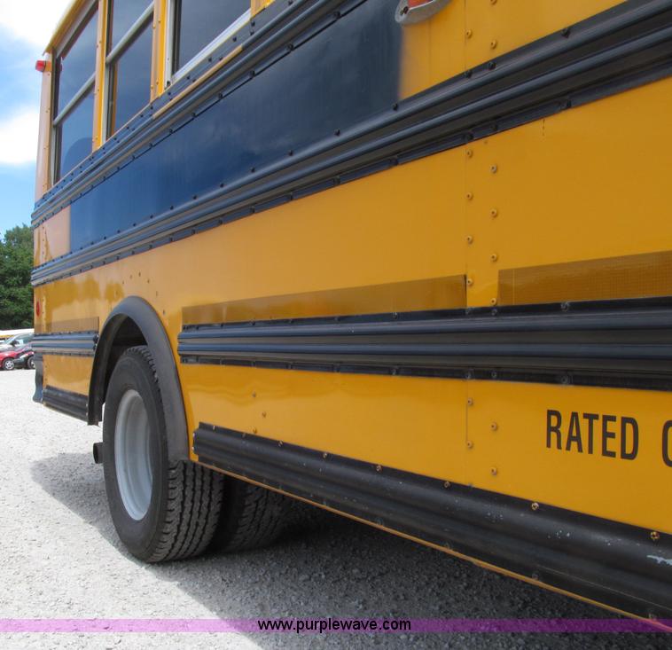 image for item D7454 2005 Ford Econoline E450 school bus