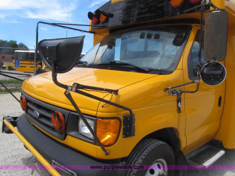 image for item D7454 2005 Ford Econoline E450 school bus
