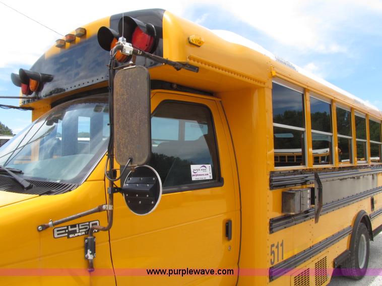 image for item D7454 2005 Ford Econoline E450 school bus