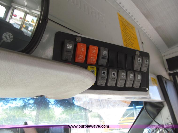 image for item D7454 2005 Ford Econoline E450 school bus