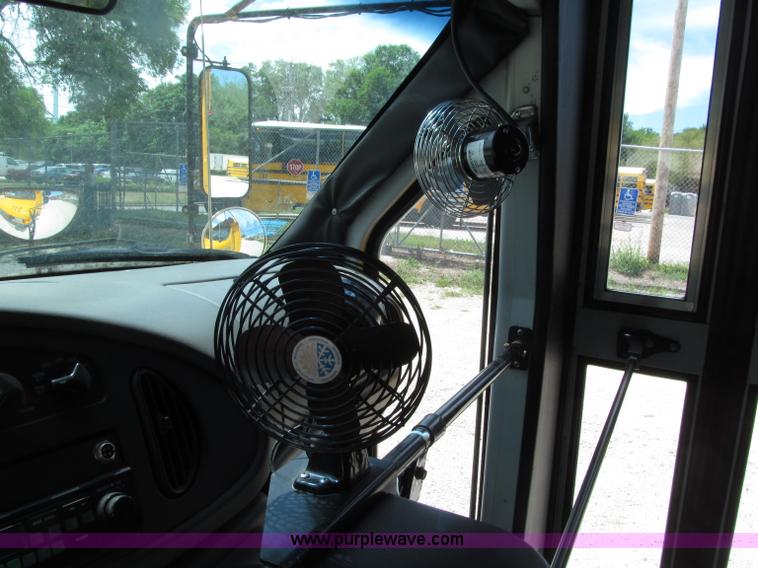 image for item D7454 2005 Ford Econoline E450 school bus