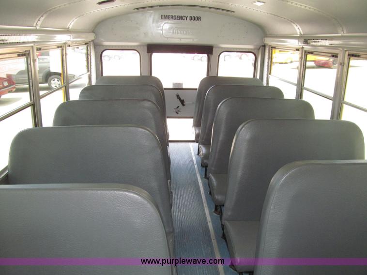 image for item D7454 2005 Ford Econoline E450 school bus