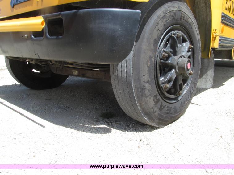 image for item D7457 1998 International 3800 Thomas school bus