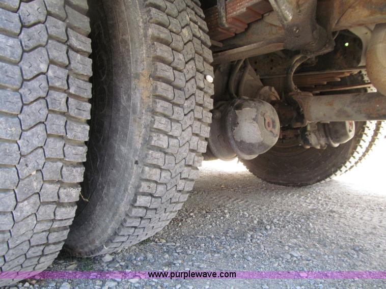 image for item D7457 1998 International 3800 Thomas school bus