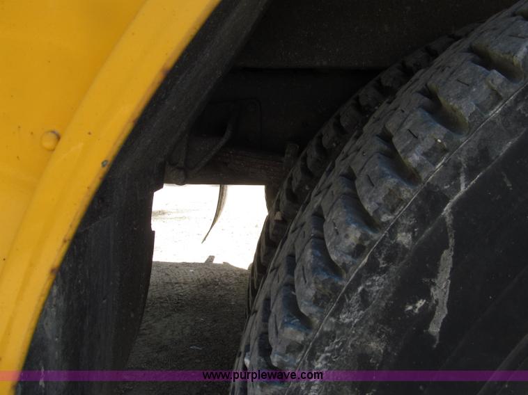 image for item D7457 1998 International 3800 Thomas school bus