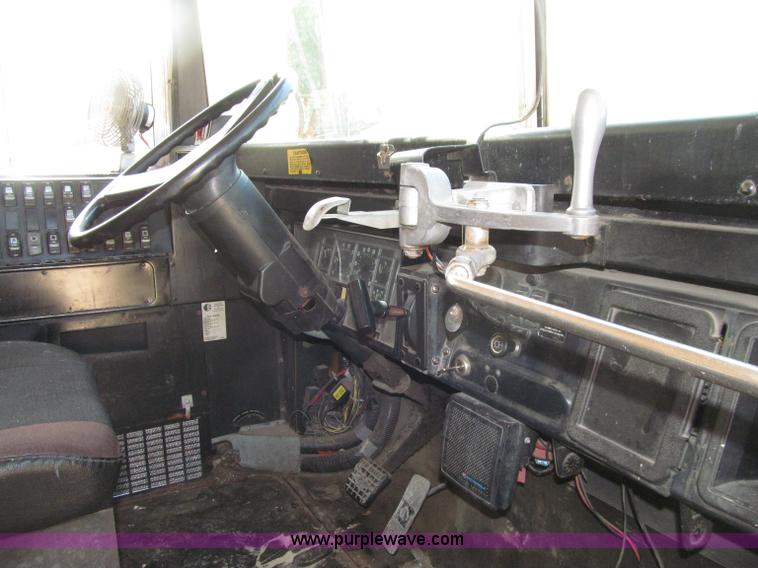 image for item D7457 1998 International 3800 Thomas school bus