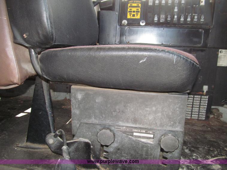 image for item D7457 1998 International 3800 Thomas school bus