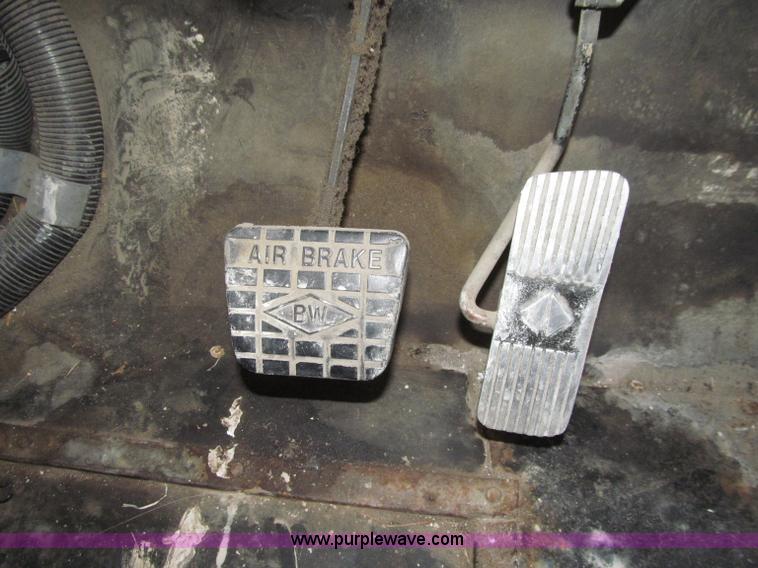 image for item D7457 1998 International 3800 Thomas school bus