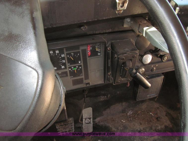 image for item D7457 1998 International 3800 Thomas school bus