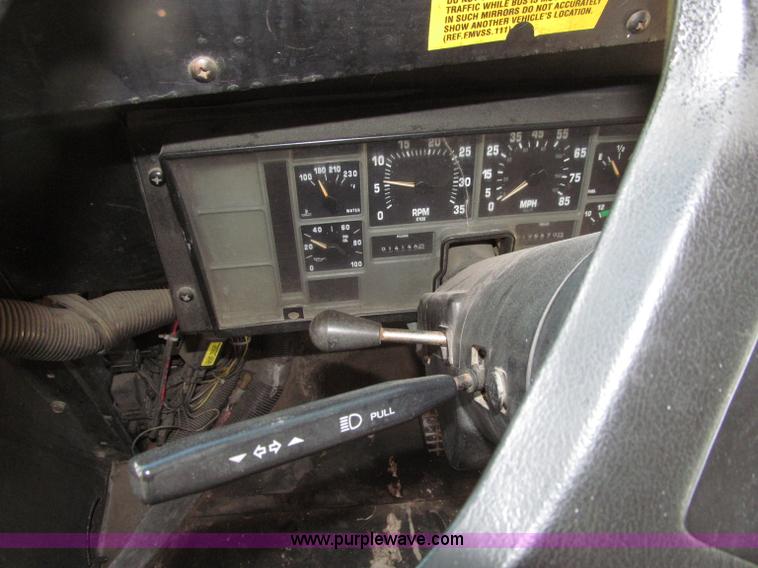 image for item D7457 1998 International 3800 Thomas school bus