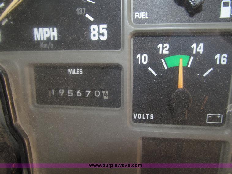 image for item D7457 1998 International 3800 Thomas school bus