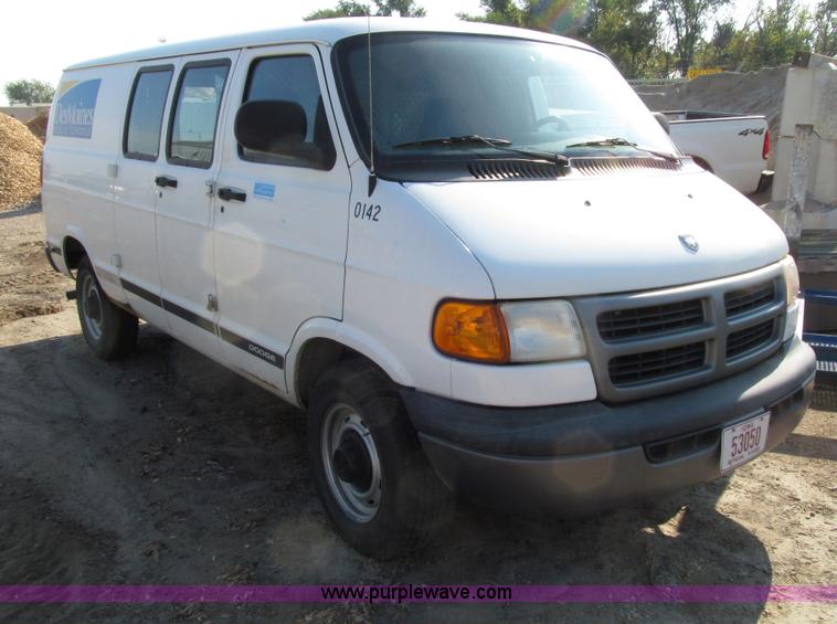 image for item E4554 2001 Dodge Ram Van 2500 van