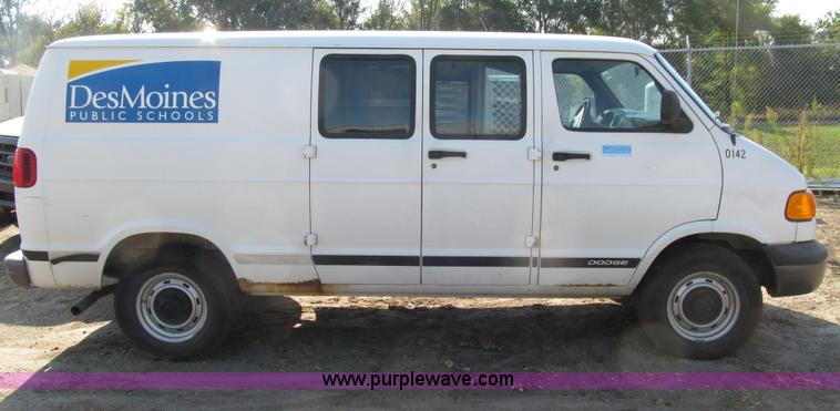 image for item E4554 2001 Dodge Ram Van 2500 van