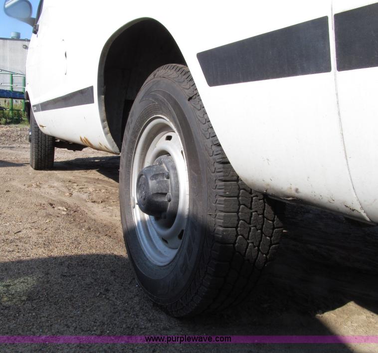 image for item E4554 2001 Dodge Ram Van 2500 van